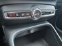 Volvo XC40 1.5 T3 Momentum Navigatie / parkeerassist V+A / parkeer camera achter / Trekhaak / stoelverwarming / extra getint glas