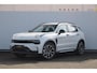 Lynk & Co 01 276PK Automaat Core / Adaptieve cruise control / Stoel - en stuurwielverarming / Parkeersensoren met camera / Apple carplay / Trekhaak / Metallic lak / 19" lichtmetalen velgen