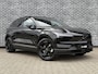 Volvo EX30 P5 Long Range Plus Black Edition Europa 69 kWh | 19" 5-spaaks Glossy Black | Adaptieve Cruise Control | Parkeersensoren voor + achter | Stoel & stuurwiel verwarmd | Elektr. verstelbare voorstoelen | Harman Kardon Audio |