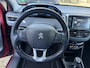 Peugeot 2008 1.2 Turbo 110 PK Allure Vol-Automaat | Navigatie | Trekhaak 1250 KG | Panorama-dak | JBL Audio | DAB | Climate Control | Cruise Control | Beetje lakverkleuring | Hoge Zitpositie | Dakrails | Parkeersensoren | Lichtmetalen Velgen.
