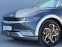 Hyundai Ioniq 5 Lounge 73kWh Automaat / SOH 100% / Panoramadak / Afneembare Trekhaak / WLTP 481 km / Warmtepomp / HUD / BOSE / 360 Camera / Apple Carplay & Android Auto / Elektr Stoelen + memory / Stoel Verwarming + Ventilatie / Navigatie / Adaptieve Cruise / DAB / Dodehoek Detectie /