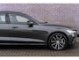 Volvo V60 2.0 T6 Plug-in hybrid AWD Plus Dark | Sportstoelen | Trekhaak | Harman Kardon Audio | 360 Camera | Stuur-/Stoelverwarming |