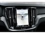 Volvo V60 2.0 T6 Plug-in hybrid AWD Plus Dark | Sportstoelen | Trekhaak | Harman Kardon Audio | 360 Camera | Stuur-/Stoelverwarming |