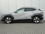 Hyundai Kona 1.6 GDI HEV Premium / Demo Deal / MY 26 / Zwart Leder / Stoelverkoeling / Stoelverwarming Voor + Achter / Stuurverwarming / 360 Camera / BOSE Audio /