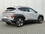 Hyundai Kona 1.6 GDI HEV Premium / Demo Deal / MY 26 / Zwart Leder / Stoelverkoeling / Stoelverwarming Voor + Achter / Stuurverwarming / 360 Camera / BOSE Audio /