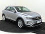 Volkswagen T-Roc 1.5 TSI Style | Trekhaak | Keyless | Parkeerassistent | Digital cockpit Pro | Achteruitrijcamera | Dodehoek detectie | Adaptieve cruise control | Stoelverwarming |