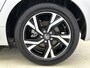 Toyota Yaris 1.5 Hybrid Dynamic Comfort Pack | BTW Voertuig | Stoel+stuurverwarming | Dodehoek detectie | Parkeersensoren voor+achter | Draadloze telefoonlader | Apple CarPlay/Android auto | Cruise Control Adaptive |