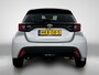 Toyota Yaris 1.5 Hybrid Dynamic Comfort Pack | BTW Voertuig | Stoel+stuurverwarming | Dodehoek detectie | Parkeersensoren voor+achter | Draadloze telefoonlader | Apple CarPlay/Android auto | Cruise Control Adaptive |