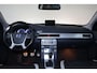 Volvo V70 T R-Edition - Verwarmbare voorstoelen - Cruise control - Regensensor - High Performance Audio - Bluetooth - Bi-xenon koplampen - Multifunctioneel stuurwiel - Parkeersensoren achter - Verstelbare voorstoelen – Roofrails - Lederen stuurwiel - Lederen bekleding