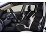 Volvo V70 T R-Edition - Verwarmbare voorstoelen - Cruise control - Regensensor - High Performance Audio - Bluetooth - Bi-xenon koplampen - Multifunctioneel stuurwiel - Parkeersensoren achter - Verstelbare voorstoelen – Roofrails - Lederen stuurwiel - Lederen bekleding
