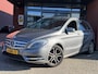 Mercedes-Benz B-klasse 180 Ambition // DEALER ONDERHOUDEN!! // LEDEREN BEKLEDING // NAVI // CRUISE // PDC // TREKHAAK // CLIMA // BI-XENON //