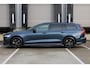 Volvo V60 T6 Plug-in hybrid AWD Ultra Dark | Panoramadak | Verwarmbare voorstoelen, achterbank en stuurwiel | Head-up display | 360 graden camera | Premium audio by Harman Kardon | Adaptieve cruise control |