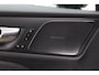 Volvo V60 T6 Plug-in hybrid AWD Ultra Dark | Panoramadak | Verwarmbare voorstoelen, achterbank en stuurwiel | Head-up display | 360 graden camera | Premium audio by Harman Kardon | Adaptieve cruise control |