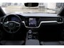 Volvo V60 T6 Plug-in hybrid AWD Ultra Dark | Panoramadak | Verwarmbare voorstoelen, achterbank en stuurwiel | Head-up display | 360 graden camera | Premium audio by Harman Kardon | Adaptieve cruise control |