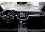 Volvo V60 T6 Plug-in hybrid AWD Ultra Dark | Panoramadak | Verwarmbare voorstoelen, achterbank en stuurwiel | Head-up display | 360 graden camera | Premium audio by Harman Kardon | Adaptieve cruise control |