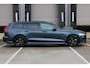 Volvo V60 T6 Plug-in hybrid AWD Ultra Dark | Panoramadak | Verwarmbare voorstoelen, achterbank en stuurwiel | Head-up display | 360 graden camera | Premium audio by Harman Kardon | Adaptieve cruise control |