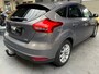 Ford Focus 1.0 Titanium Edition Voll optie ,stoelverw,Voorruitverw ,parkeerh,trekhaak .