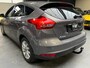 Ford Focus 1.0 Titanium Edition Voll optie ,stoelverw,Voorruitverw ,parkeerh,trekhaak .