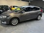 Ford Focus 1.0 Titanium Edition Voll optie ,stoelverw,Voorruitverw ,parkeerh,trekhaak .