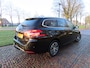 Peugeot 308 SW 1.2 PureTech Blue Lease Premium Massage stoelen Stoelverwarming Leer Panoramadak Carplay Parkassist Achteruitrijcamera Pdc Lm Velgen Trekhaak