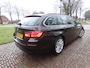 BMW 5-Serie Touring 520d High Executive Leer Keyless Led BI Xenon Stoelverwarming Pdc Navigatie Bleutooth Cruisecontrol Climatecontrol Lm Velgen