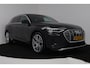 Audi E-tron 55 quattro S edition 95 kWh (TREKHAAK, B&O SOUND, STOEL/STUUR VERWARMING, CRUISE CONROL ADAPTIEF, ELEKTR STOELEN)