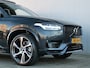 Volvo XC90 2.0 T8 Recharge AWD R-Design 7p Long Range 455 Pk Automaat Navi / DAB / Leer / Pano-dak / Luchtvering / Apple Carplay / HUD / 7 persoons