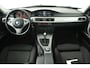 BMW 3-Serie Touring 330xi High Executive (PANORAMADAK, TREKHAAK, PARKEERSENSOREN, AUTOMAAT)