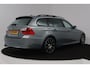 BMW 3-Serie Touring 330xi High Executive (PANORAMADAK, TREKHAAK, PARKEERSENSOREN, AUTOMAAT)