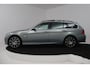 BMW 3-Serie Touring 330xi High Executive (PANORAMADAK, TREKHAAK, PARKEERSENSOREN, AUTOMAAT)