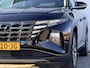 Hyundai Tucson 1.6 T-GDI MHEV Comfort / Trekhaak 1650 KG / Stoelverwarming / Navigatie / Achteruitrijcamera / Parkeersensoren Voor + Achter / NL Auto / Fabrieksgarantie 3-2027 /