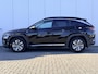 Hyundai Tucson 1.6 T-GDI MHEV Comfort / Trekhaak 1650 KG / Stoelverwarming / Navigatie / Achteruitrijcamera / Parkeersensoren Voor + Achter / NL Auto / Fabrieksgarantie 3-2027 /
