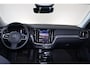 Volvo V60 T6 Recharge AWD Ultra Dark - Panorama/schuifdak - IntelliSafe Assist & Surround - Harman/Kardon audio - Adaptieve LED koplampen - Parkeercamera achter - Verwarmde voorstoelen, stuur & achterbank - Parkeersensoren voor & achter - Elektr. bedienb. voorstoelen met geheugen - Head up display - Extra getint glas - 18' LMV