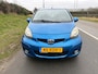 Toyota Aygo 1.0-12V Dynamic Navigator de auto is goed onderhouden en beschikt over airco.