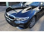 BMW 3-Serie 320i High Executive Edition | M Sport Pakket | Adaptieve Cruise | Stoel en Stuurverwarming | PDC voor en achter | Harman Kardon