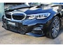 BMW 3-Serie 320i High Executive Edition | M Sport Pakket | Adaptieve Cruise | Stoel en Stuurverwarming | PDC voor en achter | Harman Kardon