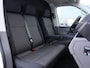 Volkswagen Transporter 2.0 TDI 110 pk L2H1 28 Comfortline | Airco | Cruise control | Navigatie via App connect | Bijrijdersbank | PDC | Trekhaak | RVS Sidebars | Betimmering |
