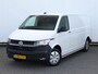 Volkswagen Transporter 2.0 TDI 110 pk L2H1 28 Comfortline | Airco | Cruise control | Navigatie via App connect | Bijrijdersbank | PDC | Trekhaak | RVS Sidebars | Betimmering |