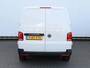 Volkswagen Transporter 2.0 TDI 110 pk L2H1 28 Comfortline | Airco | Cruise control | Navigatie via App connect | Bijrijdersbank | PDC | Trekhaak | RVS Sidebars | Betimmering |