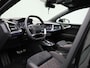 Audi Q4 e-tron 45 quattro S Edition 82 kWh l Adaptive cruise control l Head-up display l Stoelverwarming l Elektrisch bedienbare bestuurdersstoel met geheugen l SONOS Premium l Navigatie l Glazen panoramadak l Trekhaak l Character sound l