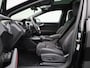Audi Q4 e-tron 45 quattro S Edition 82 kWh l Adaptive cruise control l Head-up display l Stoelverwarming l Elektrisch bedienbare bestuurdersstoel met geheugen l SONOS Premium l Navigatie l Glazen panoramadak l Trekhaak l Character sound l
