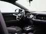 Audi Q4 e-tron 45 quattro S Edition 82 kWh l Adaptive cruise control l Head-up display l Stoelverwarming l Elektrisch bedienbare bestuurdersstoel met geheugen l SONOS Premium l Navigatie l Glazen panoramadak l Trekhaak l Character sound l