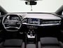 Audi Q4 e-tron 45 quattro S Edition 82 kWh l Adaptive cruise control l Head-up display l Stoelverwarming l Elektrisch bedienbare bestuurdersstoel met geheugen l SONOS Premium l Navigatie l Glazen panoramadak l Trekhaak l Character sound l