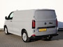 Volkswagen Transporter 2.0 TDI 110 pk L1H1 28 Life | Airco | Cruise control | Navigatie via App connect | Camera | LED | PDC | Afneembare trekhaak | 17" LM velgen | Bijrijdersbank | Betimmering |