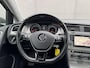Volkswagen Golf 1.2 TSI Connected Series / Navigatie / Parkeersensoren voor en achter /  / Trekhaak (trekgewicht 1300kg / Automatische Airco / Lichmetalen velgen