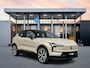 Volvo EX30 Twin Motor Performance Ultra 69 kWh | 20" | Wool Blend bekleding | Stoel/Stuurverwarming | Getint Glas | Panoramadak | 3D Camera | Elektr. verst. Stoelen | Harman Kardon | Warmtepomp