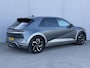 Hyundai Ioniq 5 Lounge AWD 73kWh Automaat / Trekhaak / SOH 100% / Dealer onderhouden / Fabrieksgarantie tot 12-2026 / Warmtepomp / 8 Jaar Batterij Garantie / HUD / 360 Camera / BOSE / Elektr. Stoelen met Memory Functie / Lederen Bekleding / Stoel Verwarming / Stuurwiel Verwarming / Stoel Ventilatie / Apple Carplay & Android Auto /