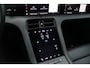 Porsche Taycan Cross Turismo 4 93 kWh / Panoramadak / Camera / Passenger Display / Nachtzicht / 20'' / Bose / Stuur+Stoelverwarming / DAB / Cruise Control
