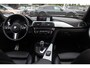 BMW 3-Serie Touring 320i M Sport Edition / Panoramadak / Camera / Head-up / Leder / Keyless / 18'' / Navigatie / Stoelverwarming / DAB / Cruise Control