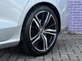 Volvo V60 2.0 T4 R-Design | Standkachel | Volvo on Call | Stoelverwarming V+A | Stuurverwarming | DAB | Adaptieve cruise | Keyless entry/start | 19"lm velgen | Leder | Apple carplay/android auto |